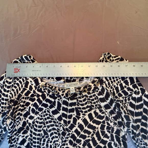 St John Graphic Animal Print 3/4 Black/White TopSize Medium MSRP $345 - Picture 7 of 10